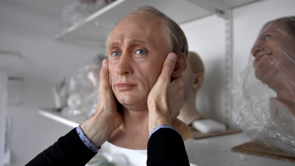 Fotky: Voskového Putina zavřeli do trezoru a schovali do skladu